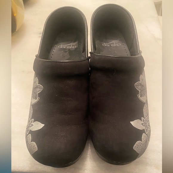 New Dansko Clogs - Picture 1 of 5